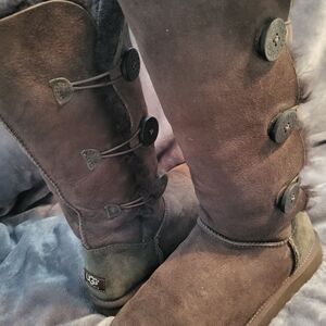 UGG w Fur Inside To Toes. Dark Brown Suede Knee Boots.  Big Button